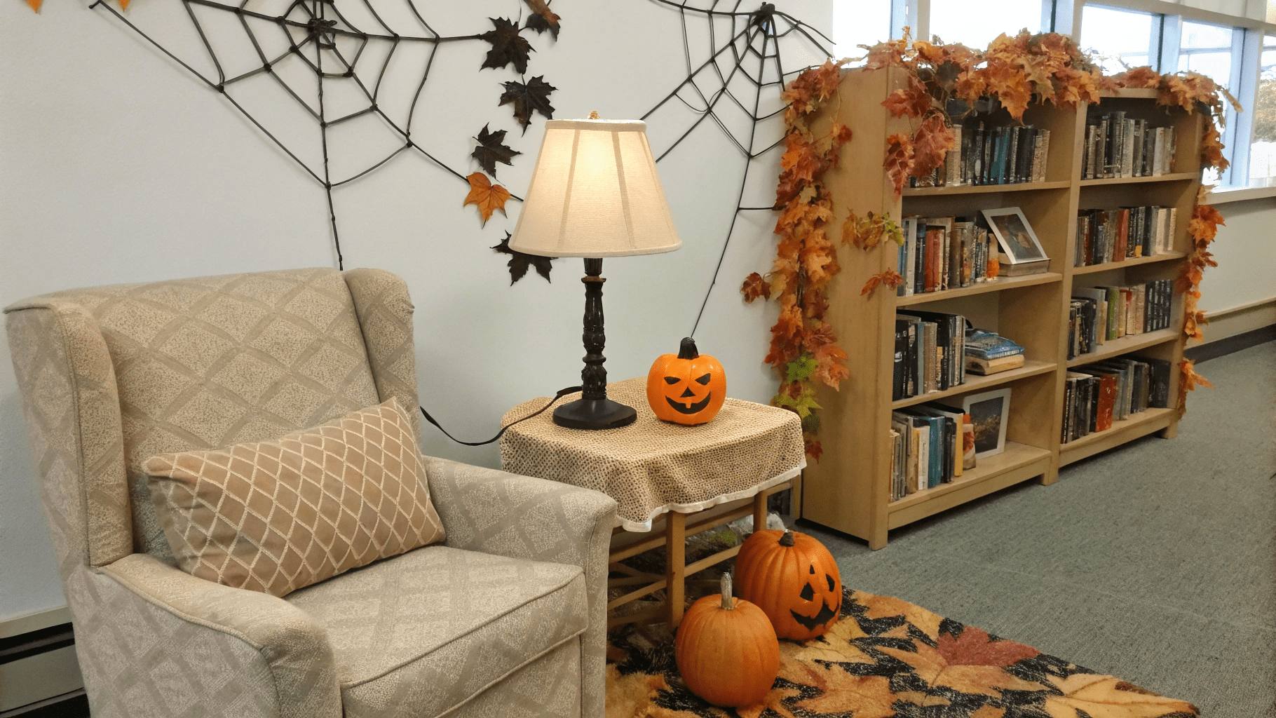 13+ Halloween Book Nook and Reading Corner Decor Ideas