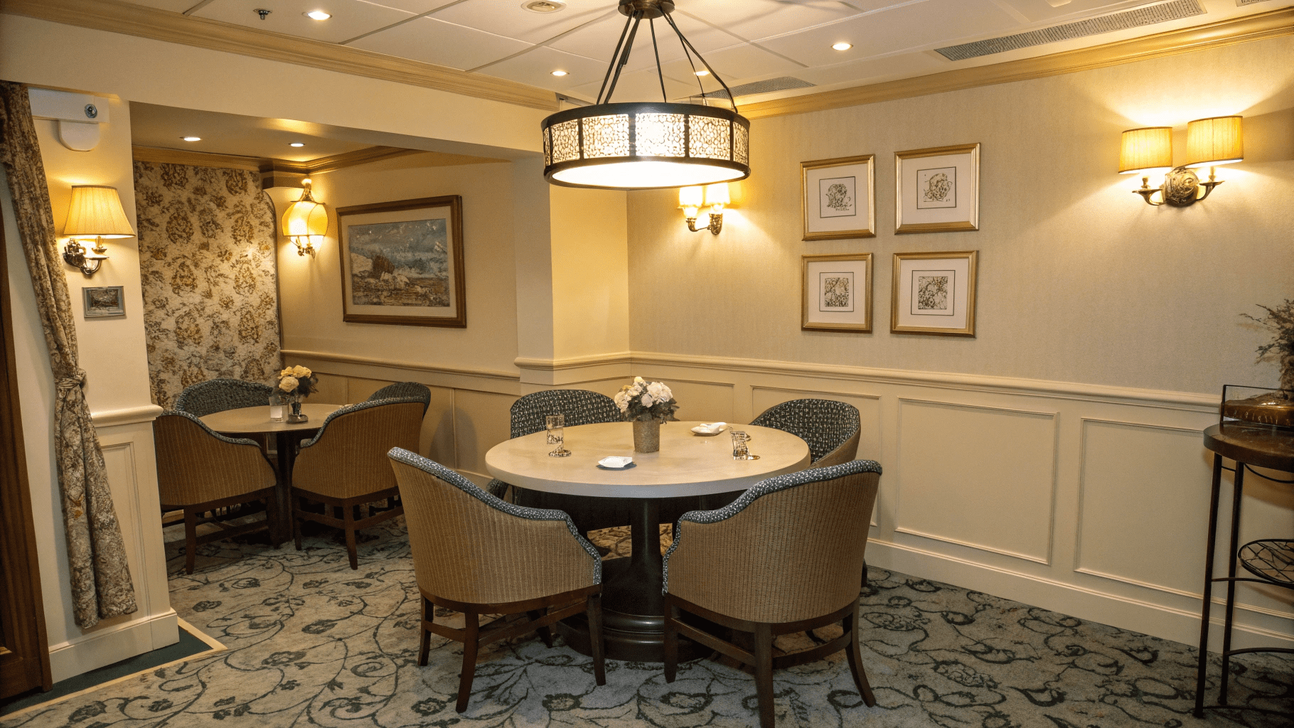 14+ Small Round Dining Room Ideas for Cozy Conversations