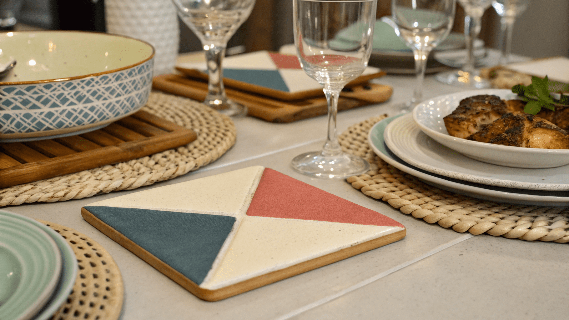 19+ Two-Tone Painted Coasters for Modern Dinner Parties