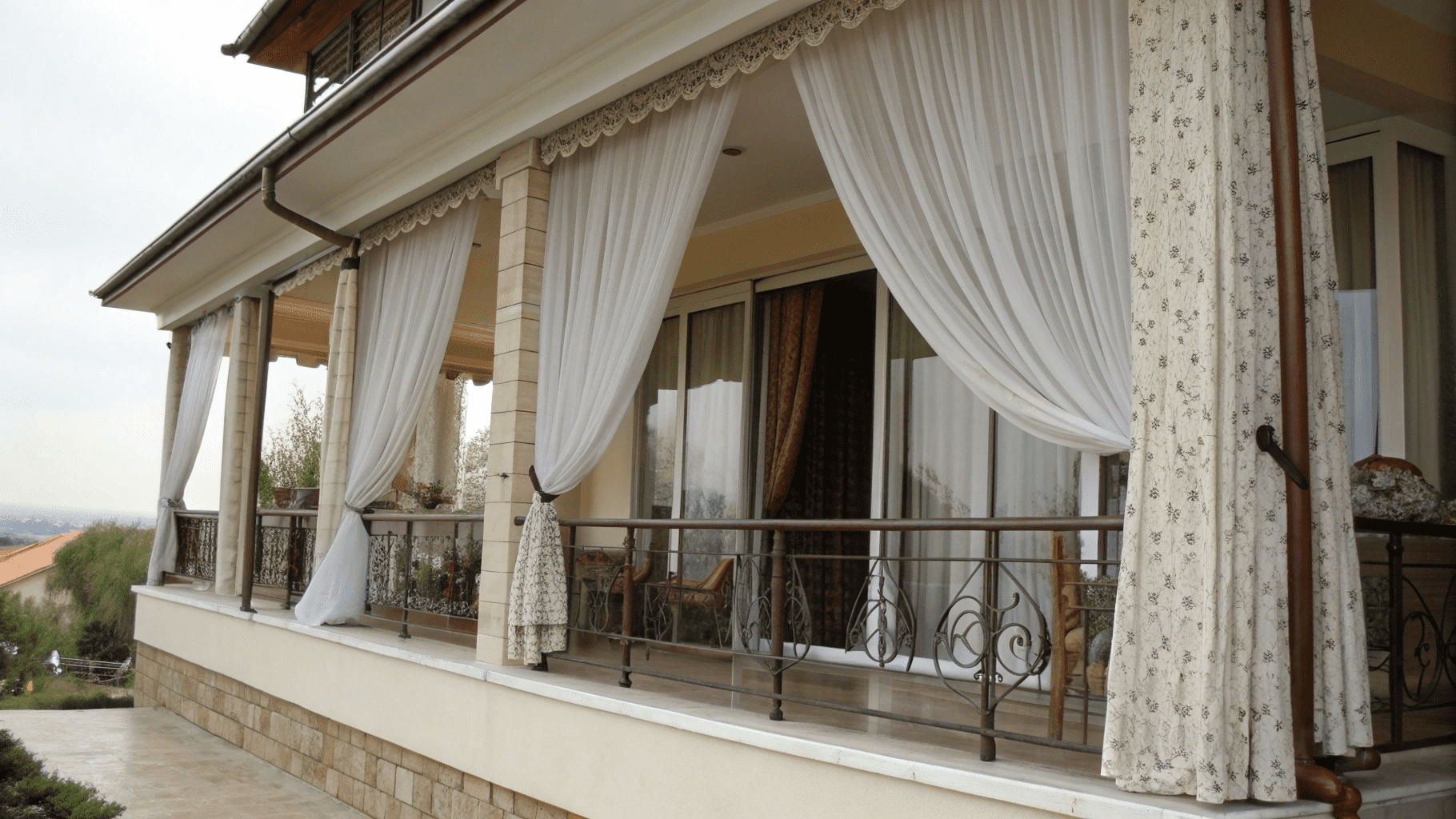 12+ Balcony Curtain Ideas to Add Privacy and Style