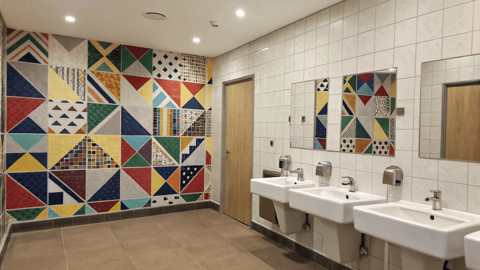 14+ Bathroom Art Ideas That Bring Life to the Walls