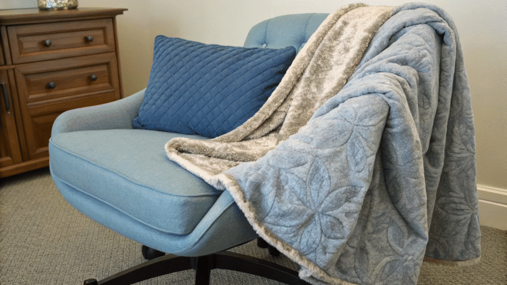 cozy throw and cushion ideas for office chairs
