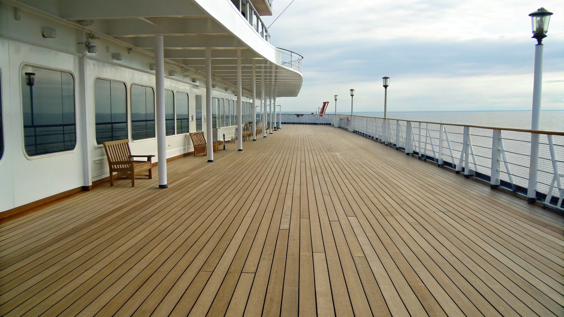 11+ Deck Flooring Alternatives That Refresh Your Space