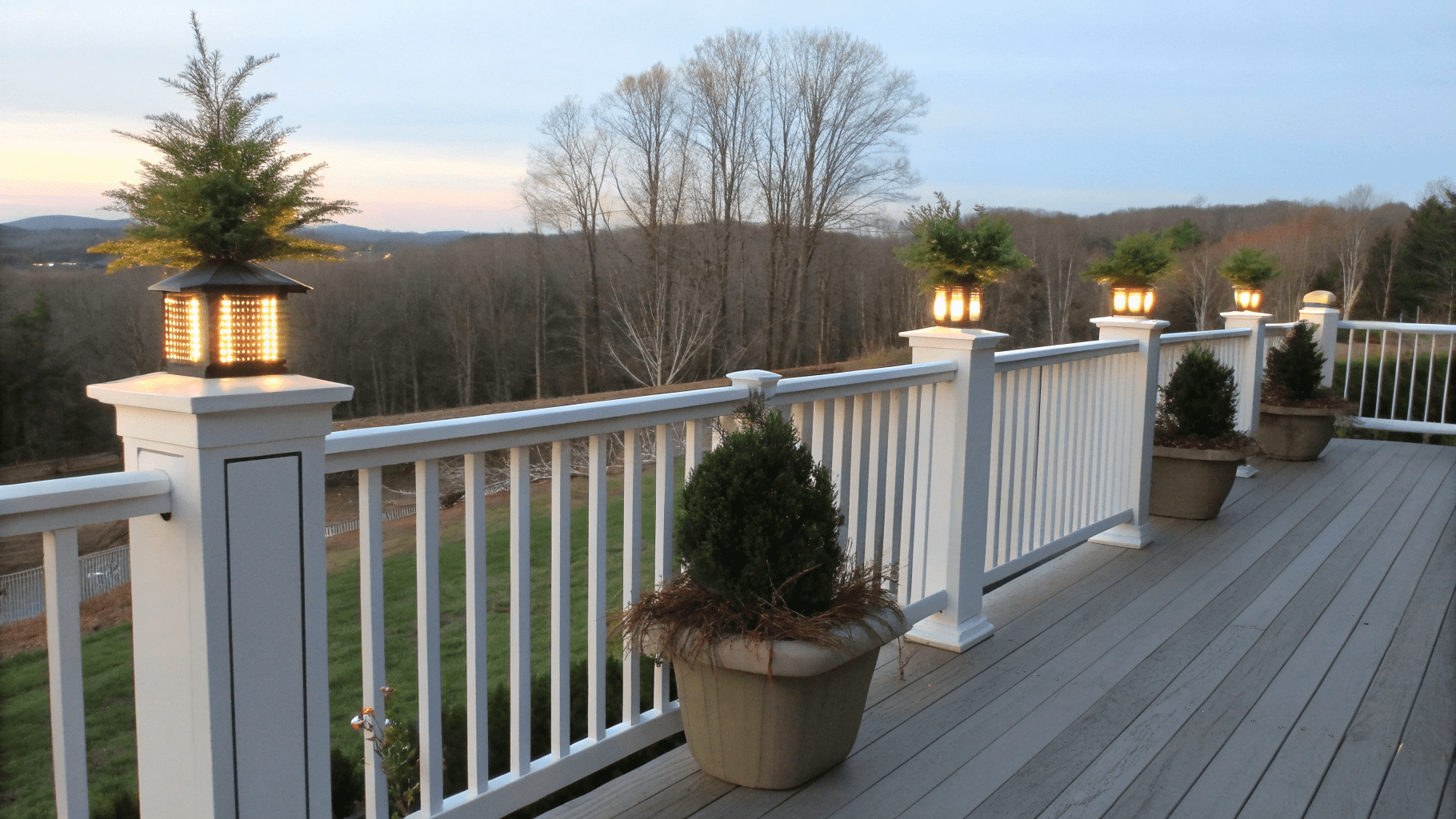 12+ Deck Rail Decor Ideas That Subtly Enhance the View