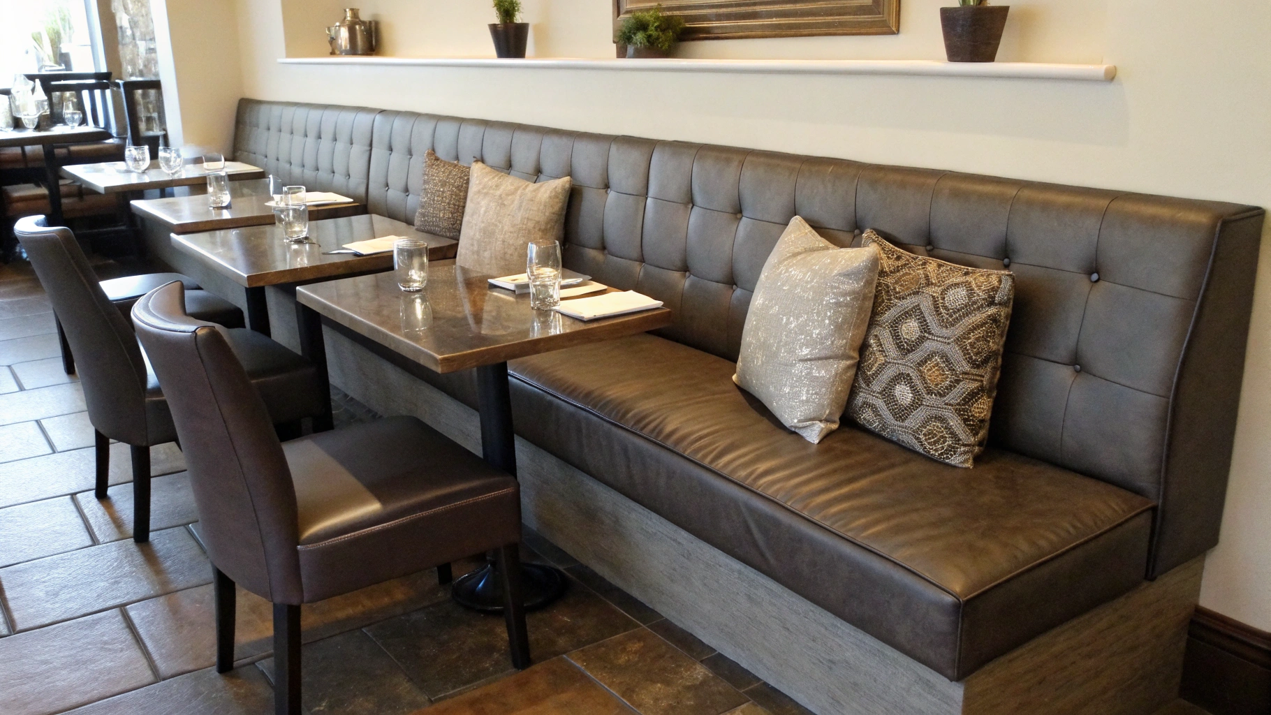 19+ Leather Banquette Seating Ideas for Small Spaces