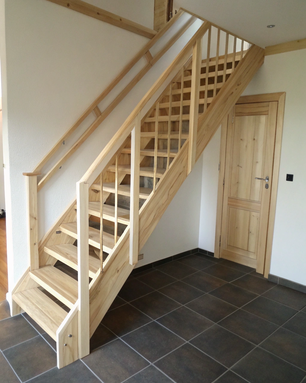 small staircase ideas that save space light wood